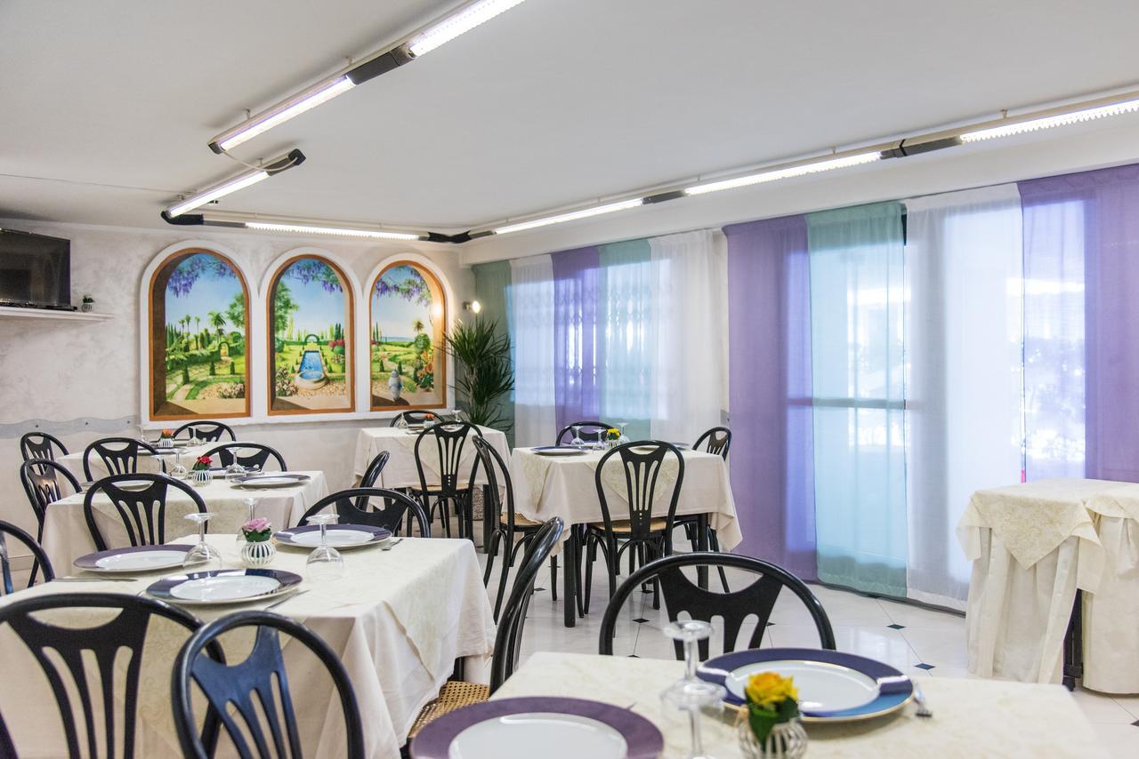 Hotel Nuovo Giardino Ріміні Екстер'єр фото