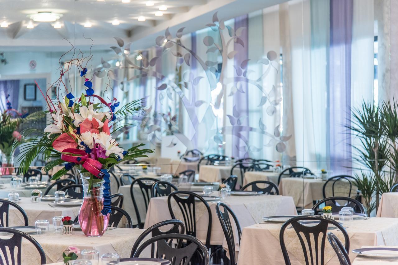 Hotel Nuovo Giardino Ріміні Екстер'єр фото