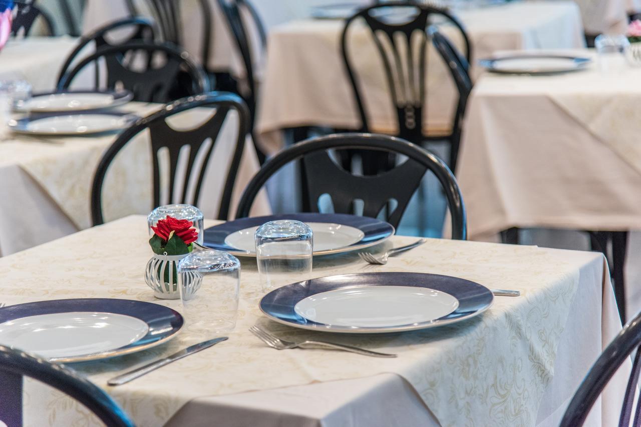 Hotel Nuovo Giardino Ріміні Екстер'єр фото