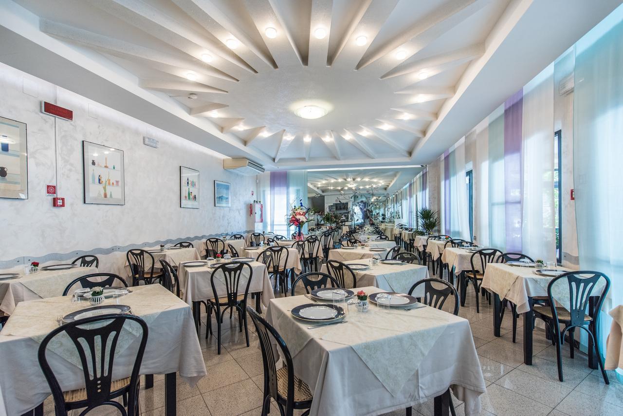 Hotel Nuovo Giardino Ріміні Екстер'єр фото